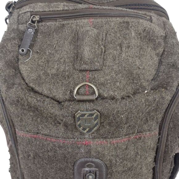 Burton backpack with aux jack - Picture 4 of 15